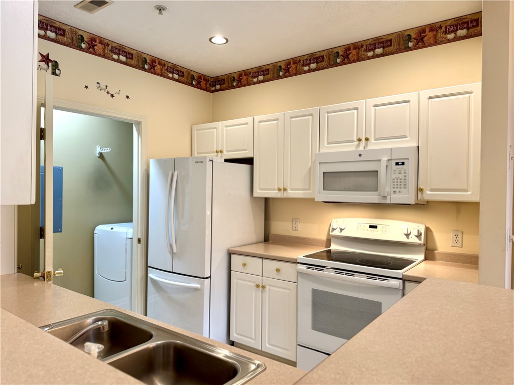 Cranberry Twp, Pennsylvania 16066, United States, 2 Bedrooms Bedrooms, ,2 BathroomsBathrooms,Residential,Active,234035