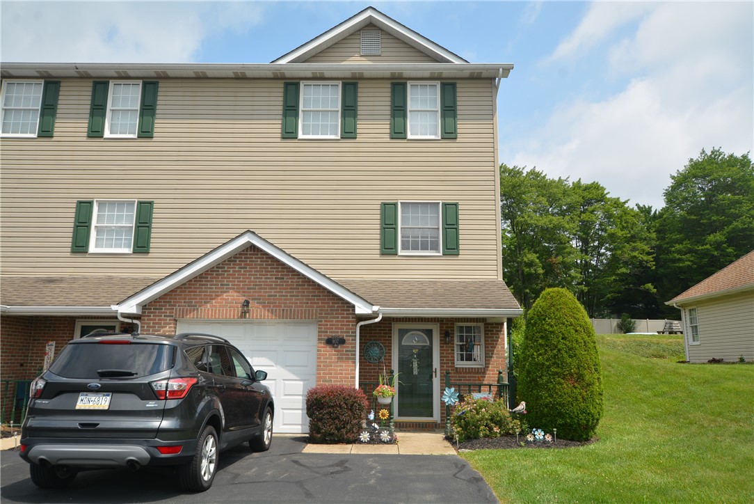 Photo 1 of 34 — 907 Stoneridge Blvd, Twp of But SW, PA 16001