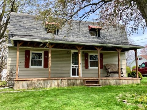 Photo of 629 Gas Center Rd, Seward, PA 15954 (MLS # 1748078)