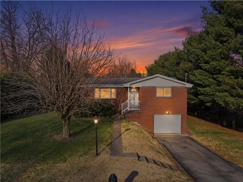 Photo of 408 Highview St, Latrobe, PA 15650 (MLS # 1745892)