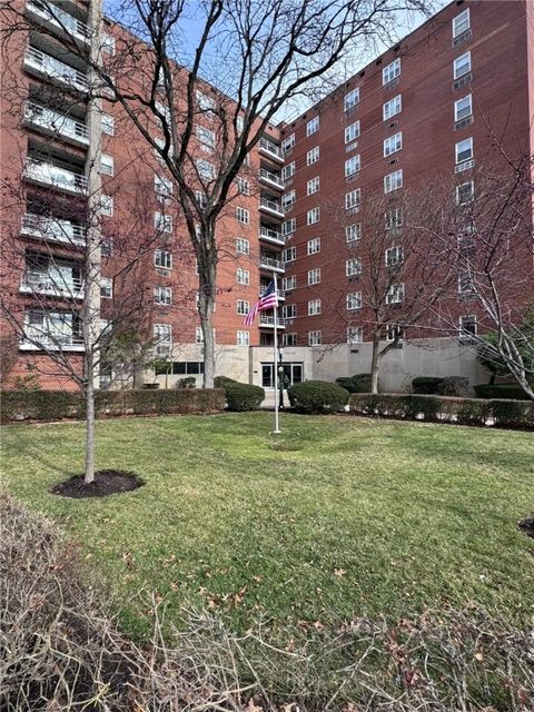 Photo of 4601 Fifth Ave #420, Pittsburgh, PA 15213 (MLS # 1736823)