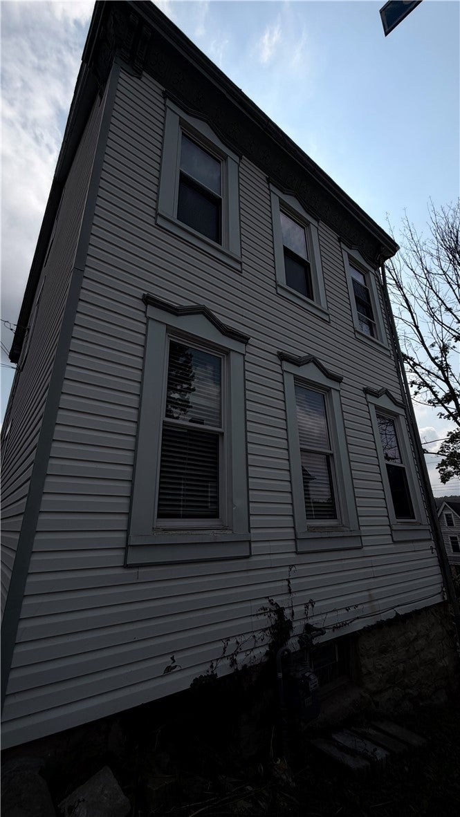 2 Lelia St