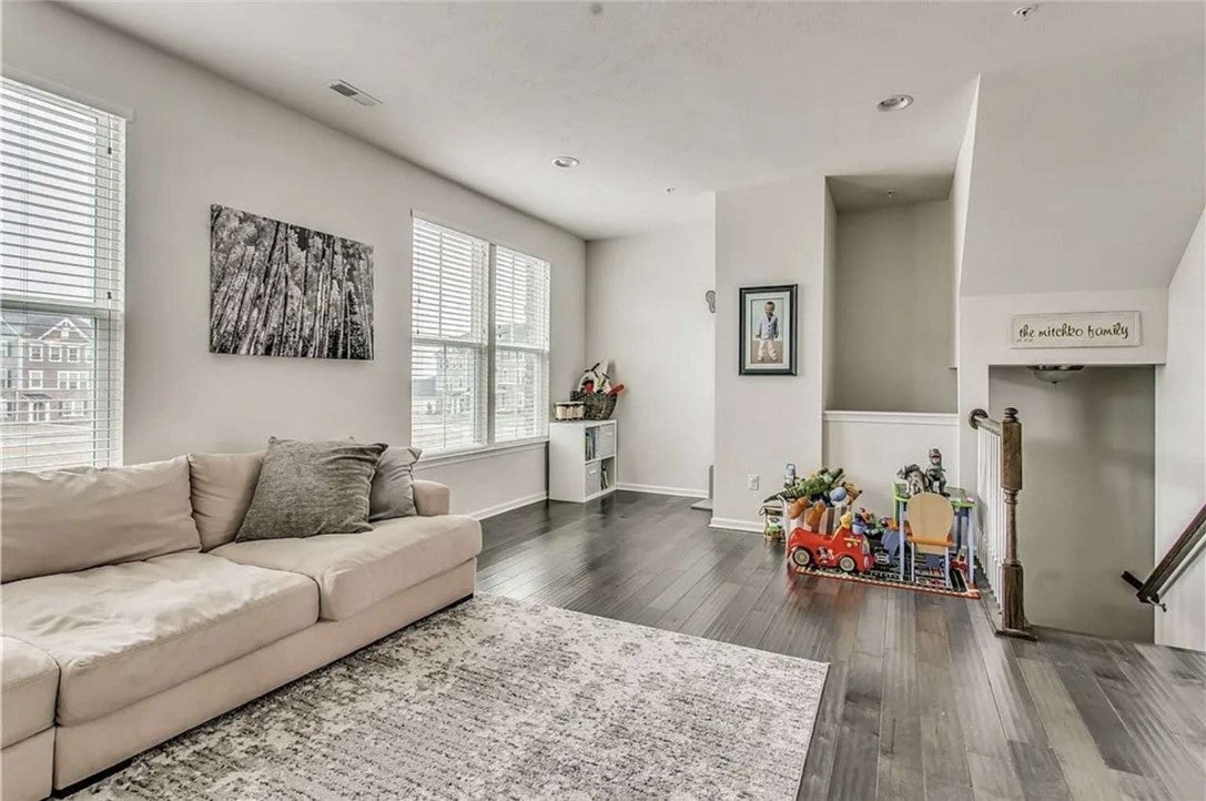 4052 Overview Dr