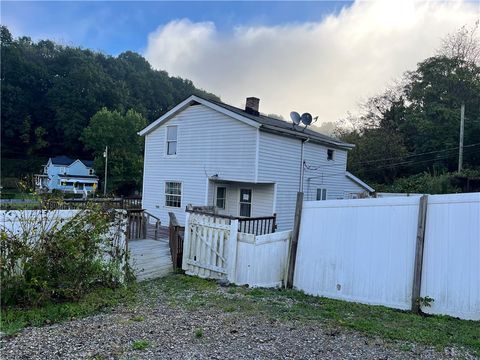 Photo of 402.5 N 10th St, Apollo, PA 15613 (MLS # 1732201)