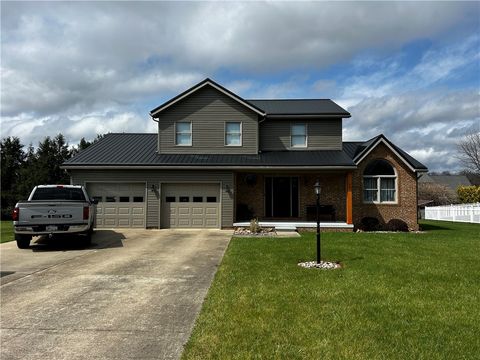 Photo of 22 Dawn Dr, Indiana, PA 15701 (MLS # 1746082)