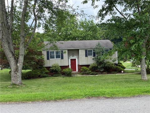 Photo of 1409 Lexington Dr, New Brighton, PA 15066 (MLS # 1762379)