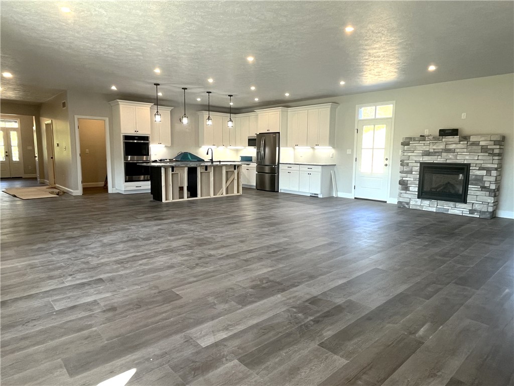 Cecil, Pennsylvania 15317, United States, 5 Bedrooms Bedrooms, ,4 BathroomsBathrooms,Residential,Active,230788