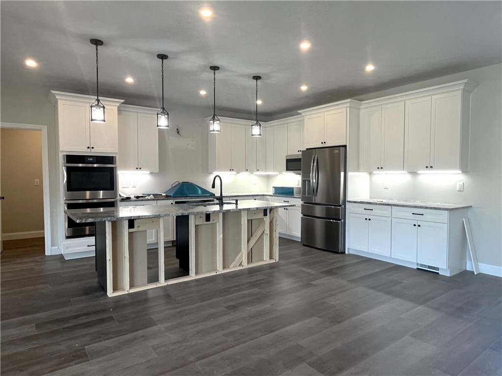 Cecil, Pennsylvania 15317, United States, 5 Bedrooms Bedrooms, ,4 BathroomsBathrooms,Residential,Active,230788