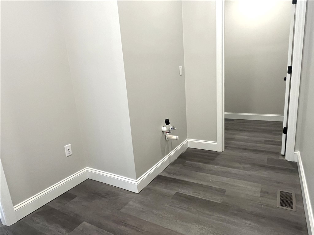 Cecil, Pennsylvania 15317, United States, 5 Bedrooms Bedrooms, ,4 BathroomsBathrooms,Residential,Active,230788