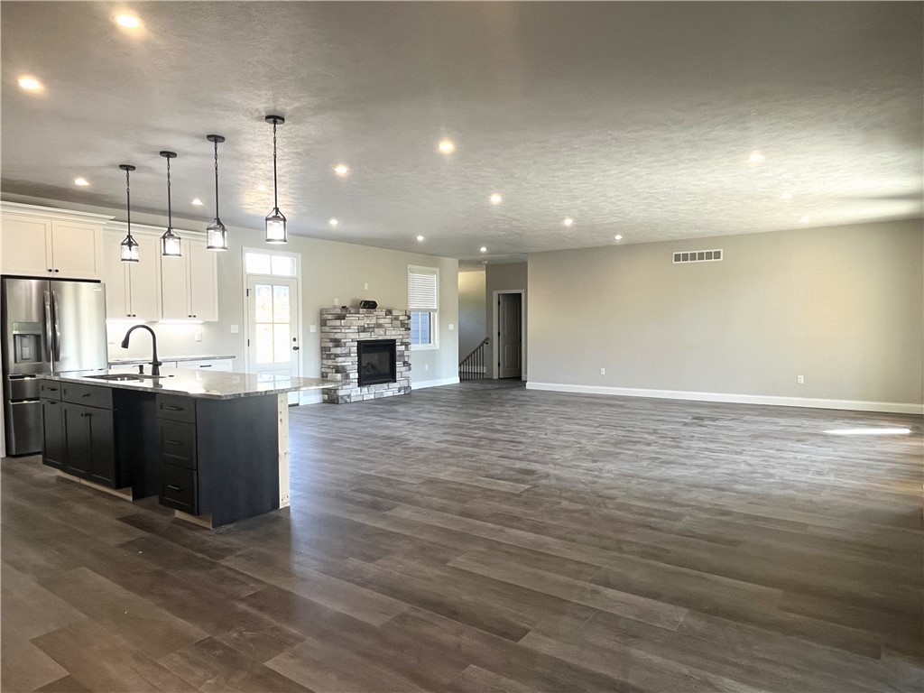 Cecil, Pennsylvania 15317, United States, 5 Bedrooms Bedrooms, ,4 BathroomsBathrooms,Residential,Active,230788