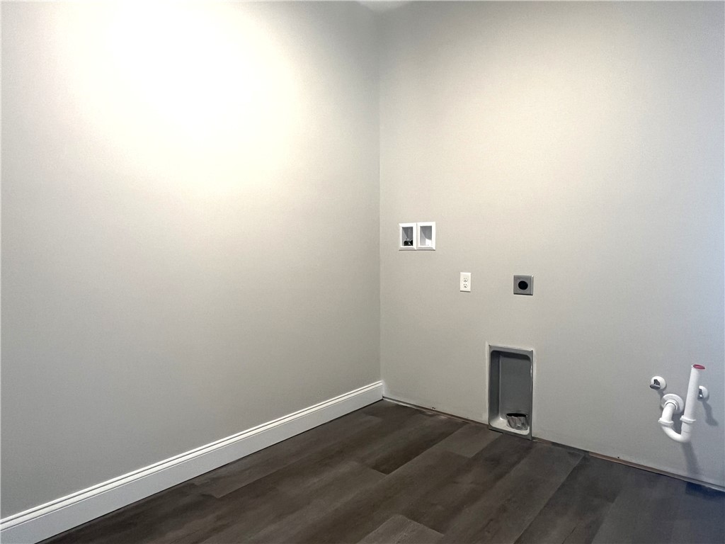 Cecil, Pennsylvania 15317, United States, 5 Bedrooms Bedrooms, ,4 BathroomsBathrooms,Residential,Active,230788