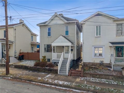 Photo of 407 Walnut St. St, Latrobe, PA 15650 (MLS # 1737696)