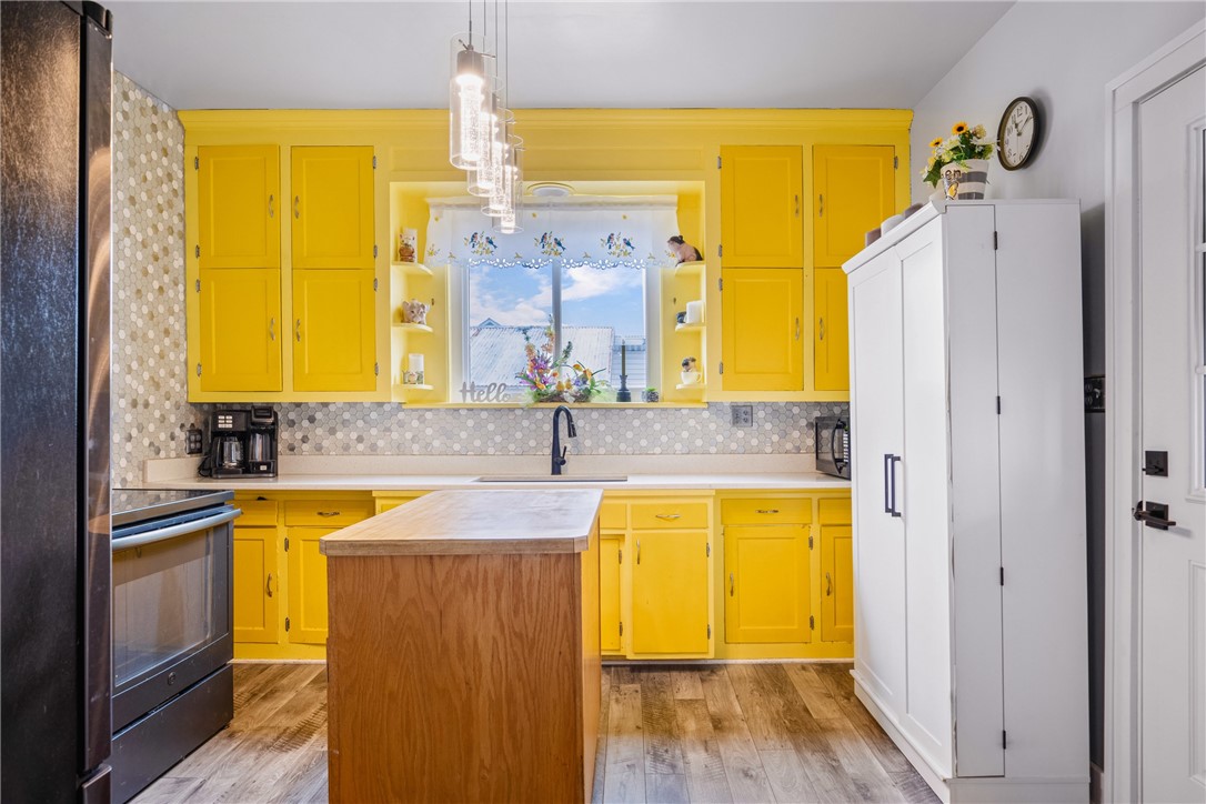 Salisbury, Pennsylvania 15558, United States, 3 Bedrooms Bedrooms, ,2 BathroomsBathrooms,Residential,Pending,100729