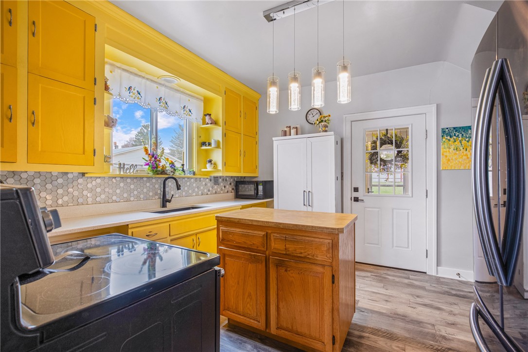 Salisbury, Pennsylvania 15558, United States, 3 Bedrooms Bedrooms, ,2 BathroomsBathrooms,Residential,Pending,100729