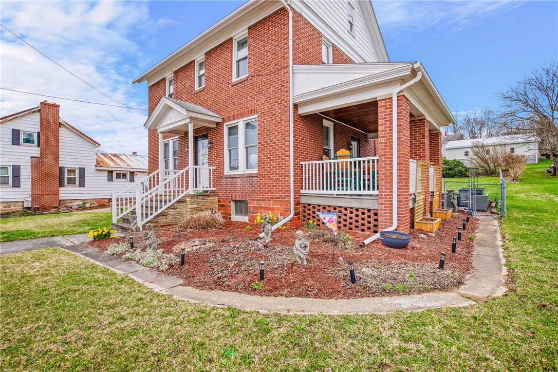 Salisbury, Pennsylvania 15558, United States, 3 Bedrooms Bedrooms, ,2 BathroomsBathrooms,Residential,Pending,100729