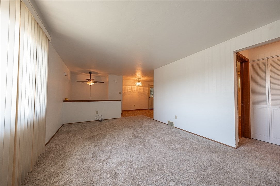 563 MEADOWVALE DRIVE