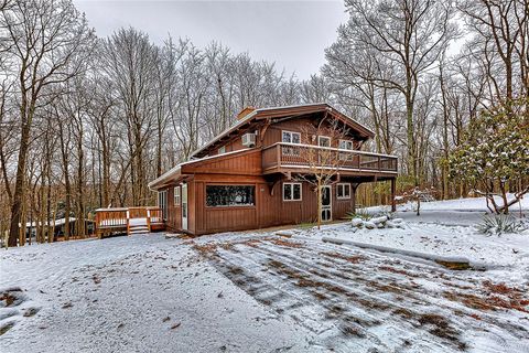 Photo of 248 Greenbrier Rd, Acme, PA 15610 (MLS # 1733087)