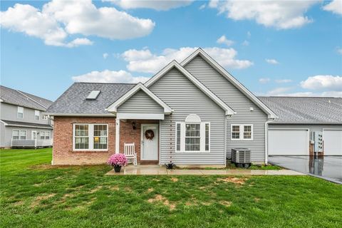 Photo of 104 White Fox Ct #24, Ellwood City, PA 16117 (MLS # 1729074)