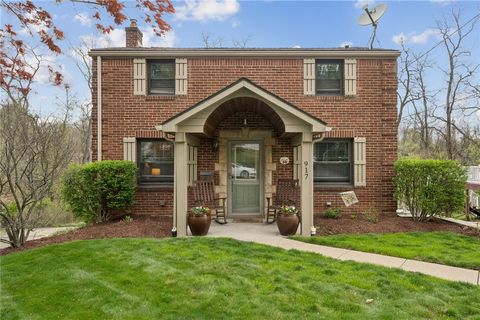Photo of 917 Roland Rd, Pittsburgh, PA 15221 (MLS # 1748438)