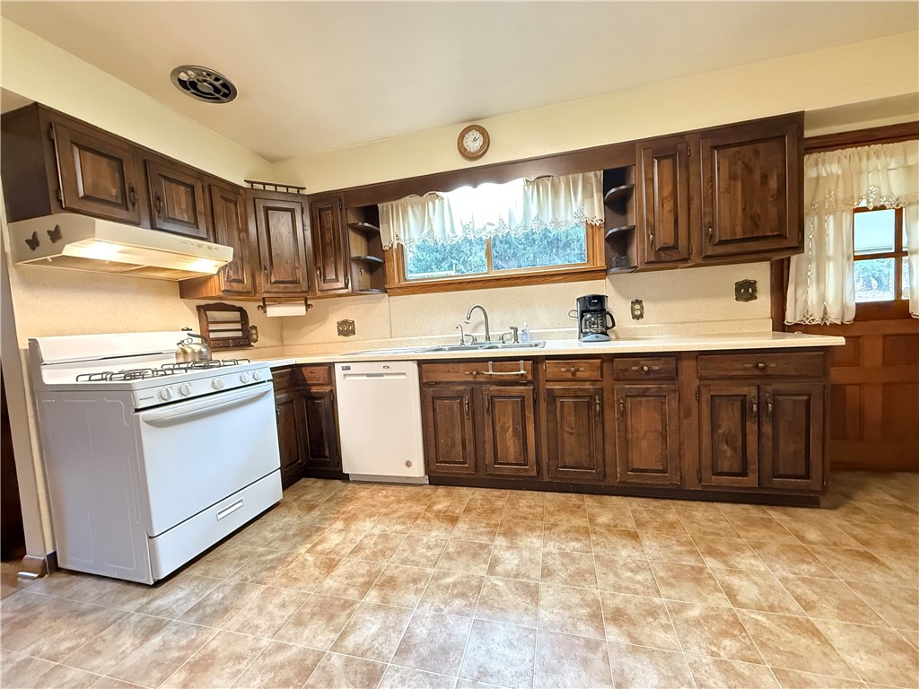 Sugar Grove Twp, Pennsylvania 16125, United States, 3 Bedrooms Bedrooms, ,1 BathroomBathrooms,Residential,Active,241778