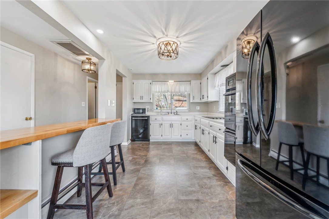 Hempfield Twp - Wml, Pennsylvania 15601, United States, 3 Bedrooms Bedrooms, ,3 BathroomsBathrooms,Residential,Contingent,3644