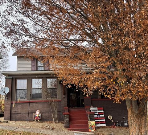 Photo of 447 Washington Ave, Leechburg, PA 15656 (MLS # 1732036)