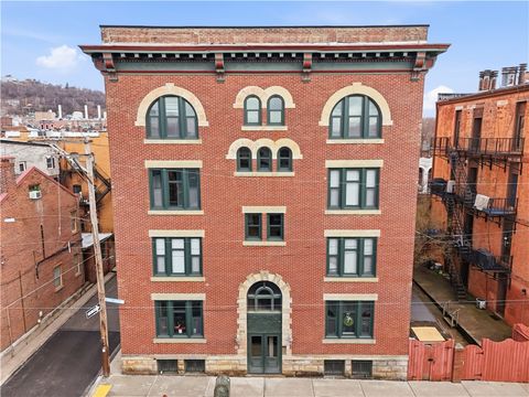 Photo of 1112 Palo Alto St #A, Pittsburgh, PA 15212 (MLS # 1743000)