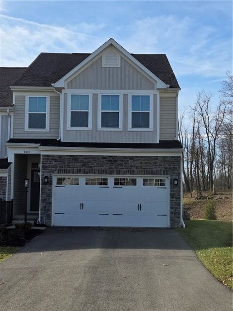 Photo of 1007 Wellington Ct, Jeannette, PA 15644 (MLS # 1731997)