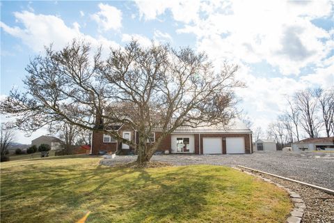 Photo of 627 Tulip Dr, New Brighton, PA 15066 (MLS # 1741468)