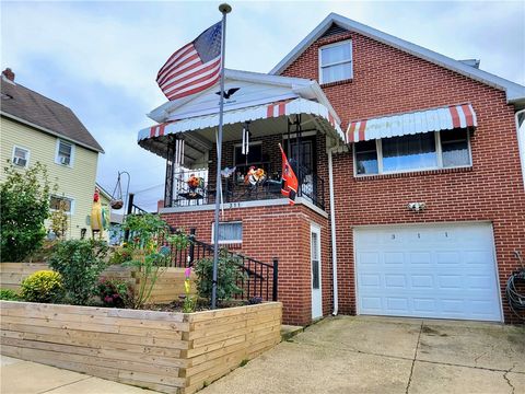 Photo of 311 Elm St, Vandergrift, PA 15690 (MLS # 1725398)