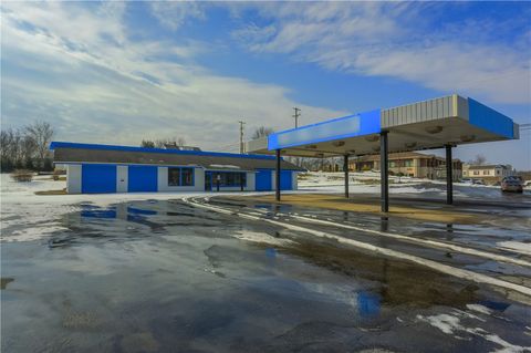 Photo of 2608 New Butler Rd, New Castle, PA 16101 (MLS # 1740574)