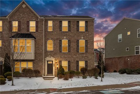 Photo of 236 Thornapple Ln, Cranberry Twp, PA 16066 (MLS # 1746758)