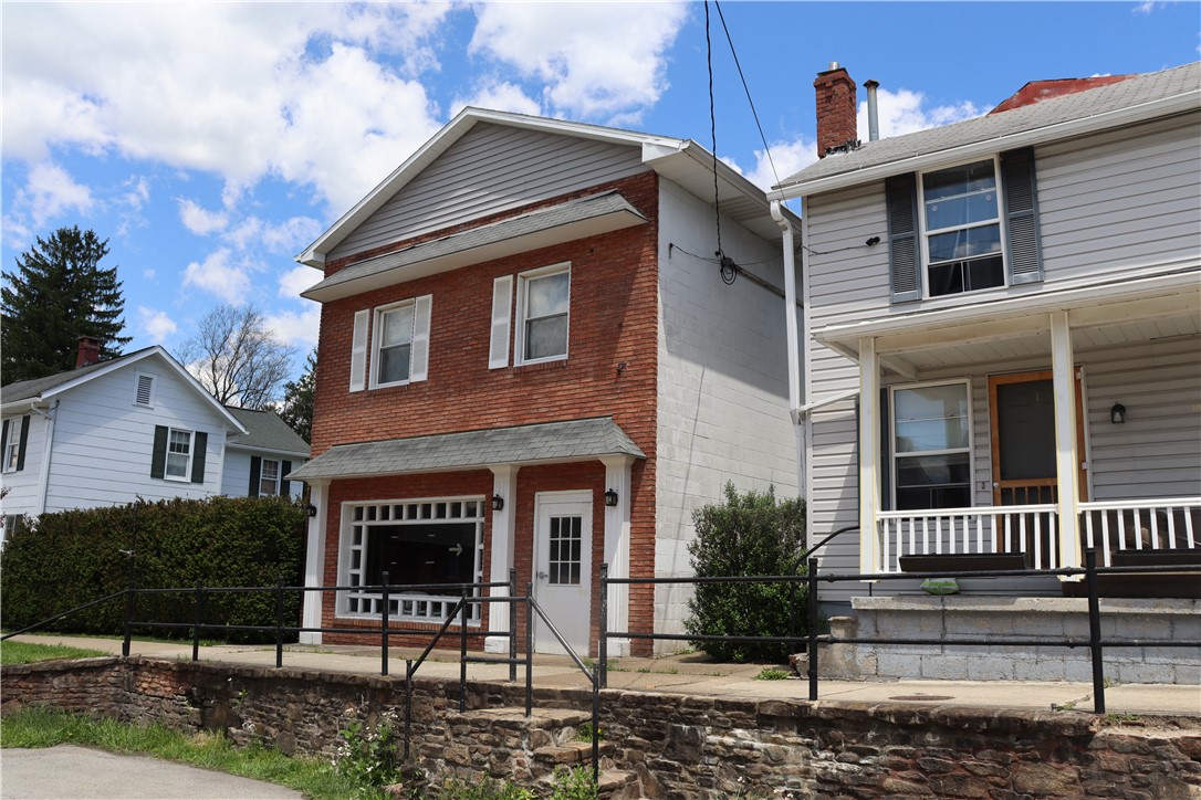304 E Main St