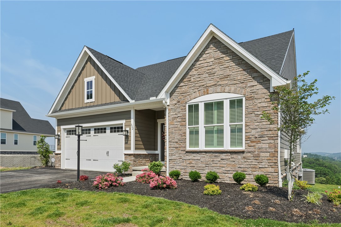 332 Red Bud Ln