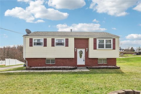 Photo of 1413 Lexington Dr, New Brighton, PA 15066 (MLS # 1749277)