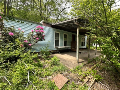 Townhouse For Sale - 179 Sharon Rd Rd<br/> West Salem Twp, PA 16125