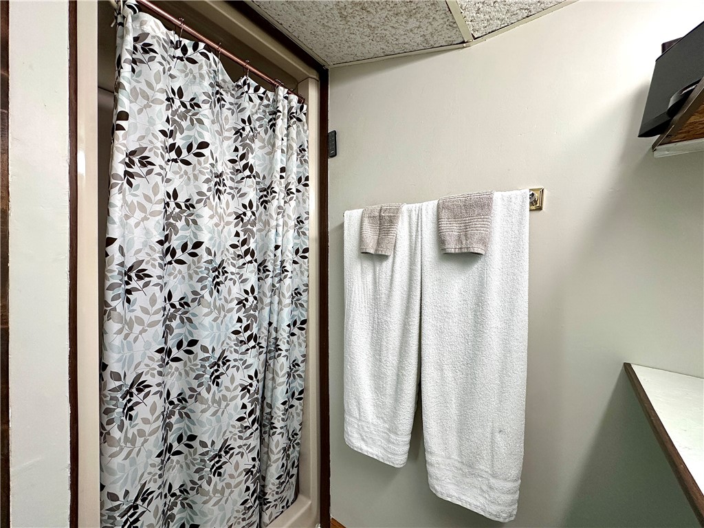 Neshannock Twp, Pennsylvania 16105, United States, 3 Bedrooms Bedrooms, ,2 BathroomsBathrooms,Residential,Active,156913