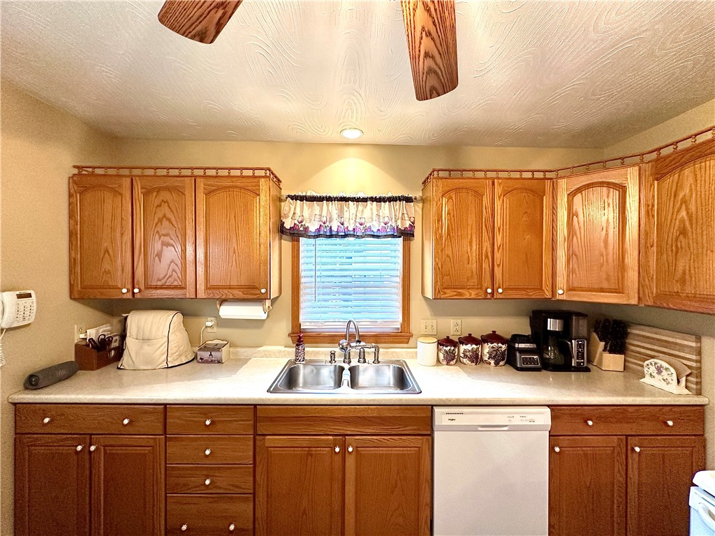 Neshannock Twp, Pennsylvania 16105, United States, 3 Bedrooms Bedrooms, ,2 BathroomsBathrooms,Residential,Active,156913