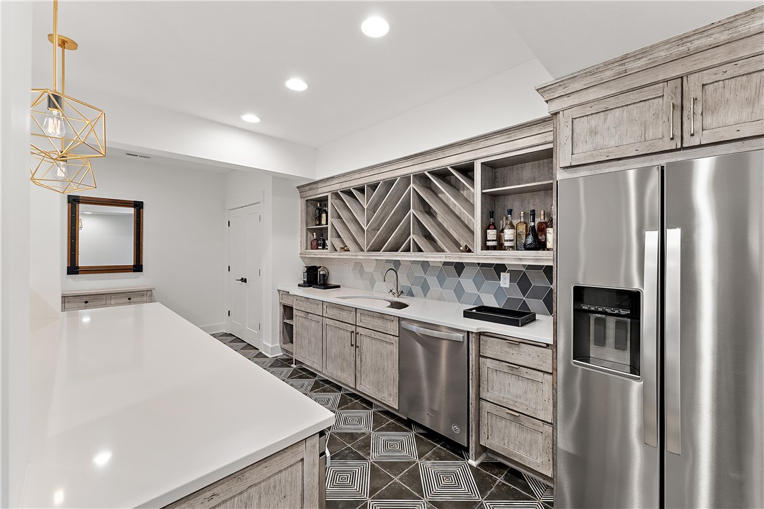 Pine Twp - Nal, Pennsylvania 15044, United States, 6 Bedrooms Bedrooms, ,6 BathroomsBathrooms,Residential,Active,28818