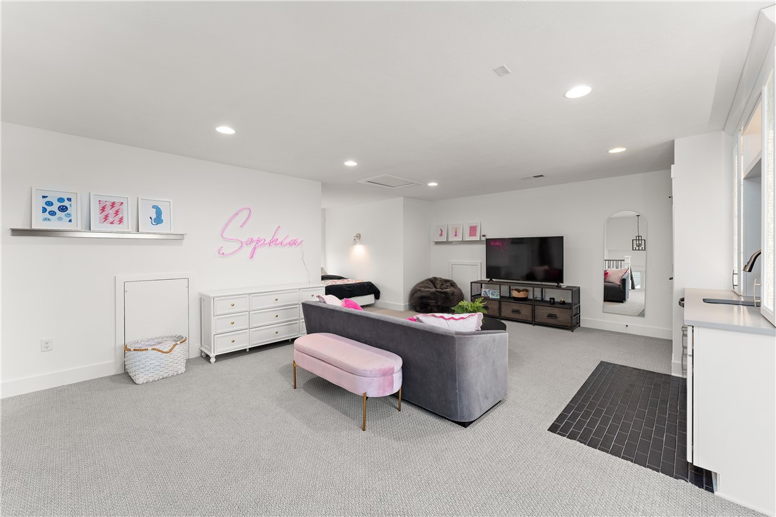 Pine Twp - Nal, Pennsylvania 15044, United States, 6 Bedrooms Bedrooms, ,6 BathroomsBathrooms,Residential,Active,28818