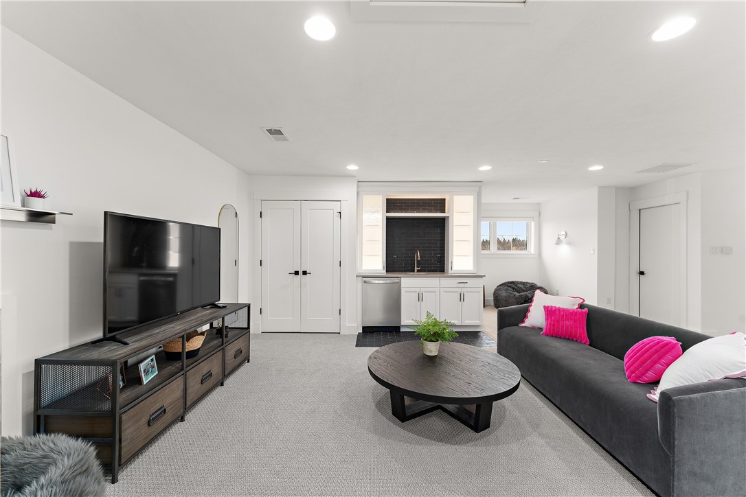 Pine Twp - Nal, Pennsylvania 15044, United States, 6 Bedrooms Bedrooms, ,6 BathroomsBathrooms,Residential,Active,28818