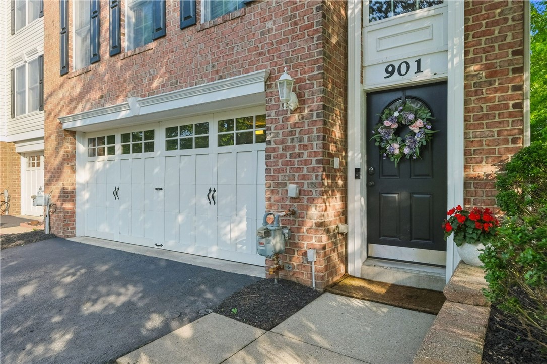 901 Montclair Dr