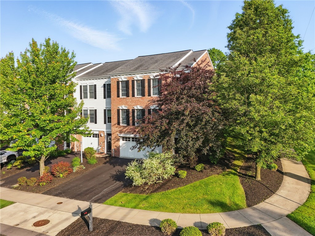 901 Montclair Dr
