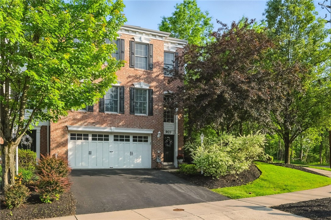 901 Montclair Dr