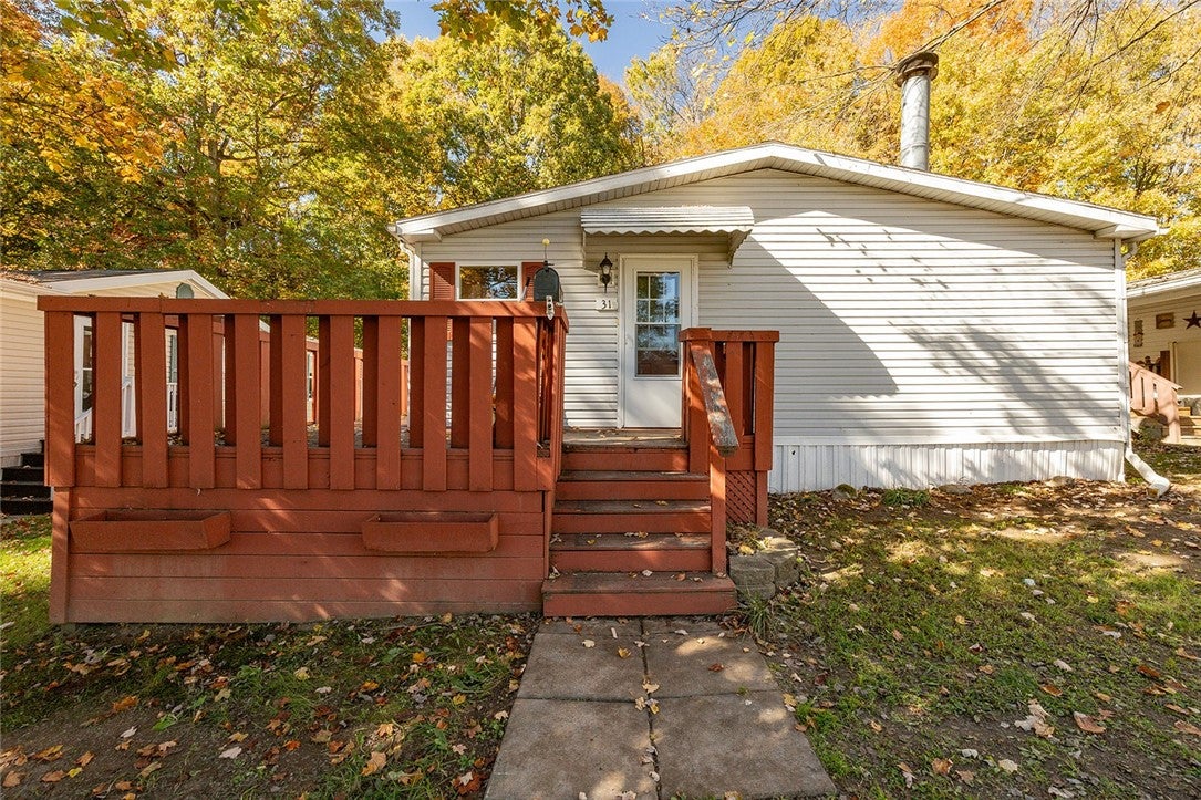 31 Emerald Dr