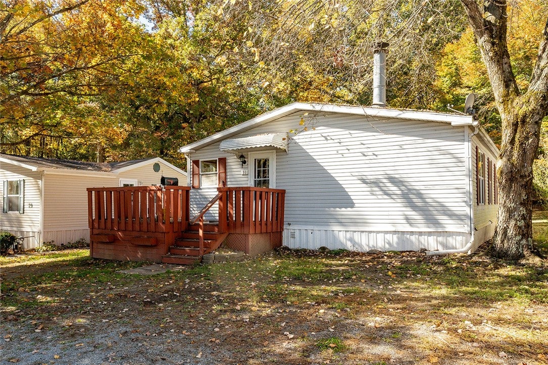 31 Emerald Dr