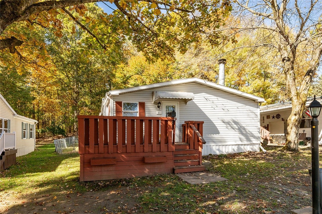 31 Emerald Dr