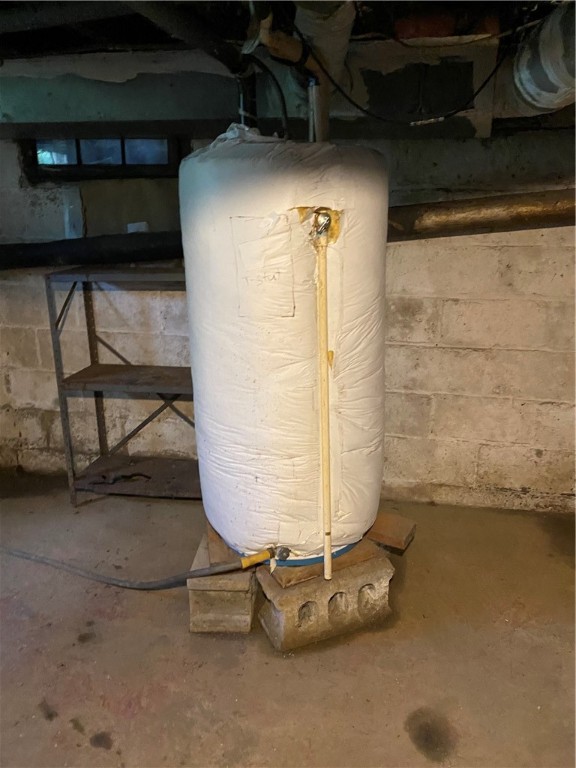 Fallowfield, Pennsylvania 16131, United States, 3 Bedrooms Bedrooms, ,1 BathroomBathrooms,Residential,Contingent,46546