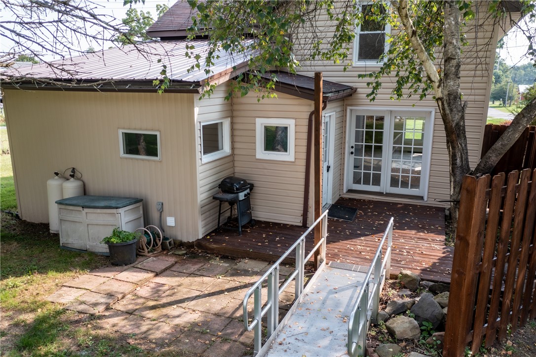 Fallowfield, Pennsylvania 16131, United States, 3 Bedrooms Bedrooms, ,1 BathroomBathrooms,Residential,Contingent,46546