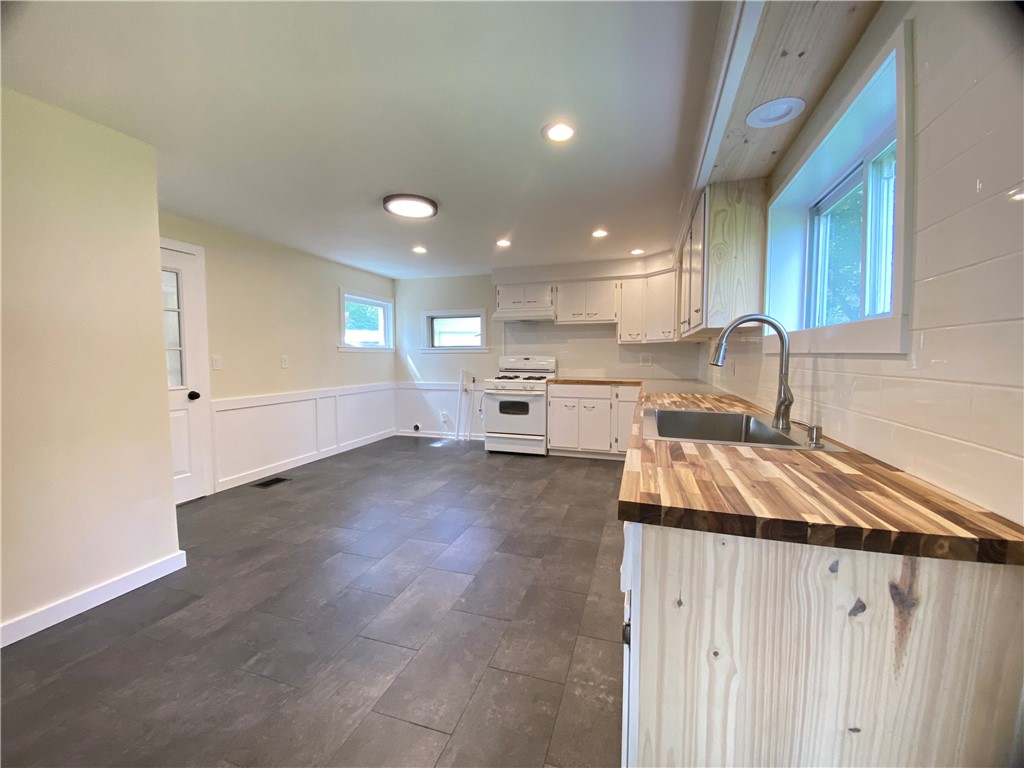 Fallowfield, Pennsylvania 16131, United States, 3 Bedrooms Bedrooms, ,1 BathroomBathrooms,Residential,Contingent,46546